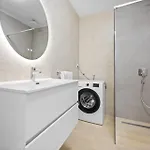 Vista&residence By Istrabook ميدولين