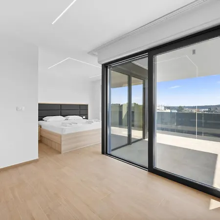 Villa Vista 1&2 By Istrabook *