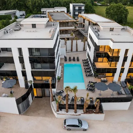 Villa Vista 1&2 By Istrabook *